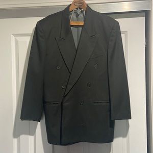 Dark green Bendettis men’s suit size 33